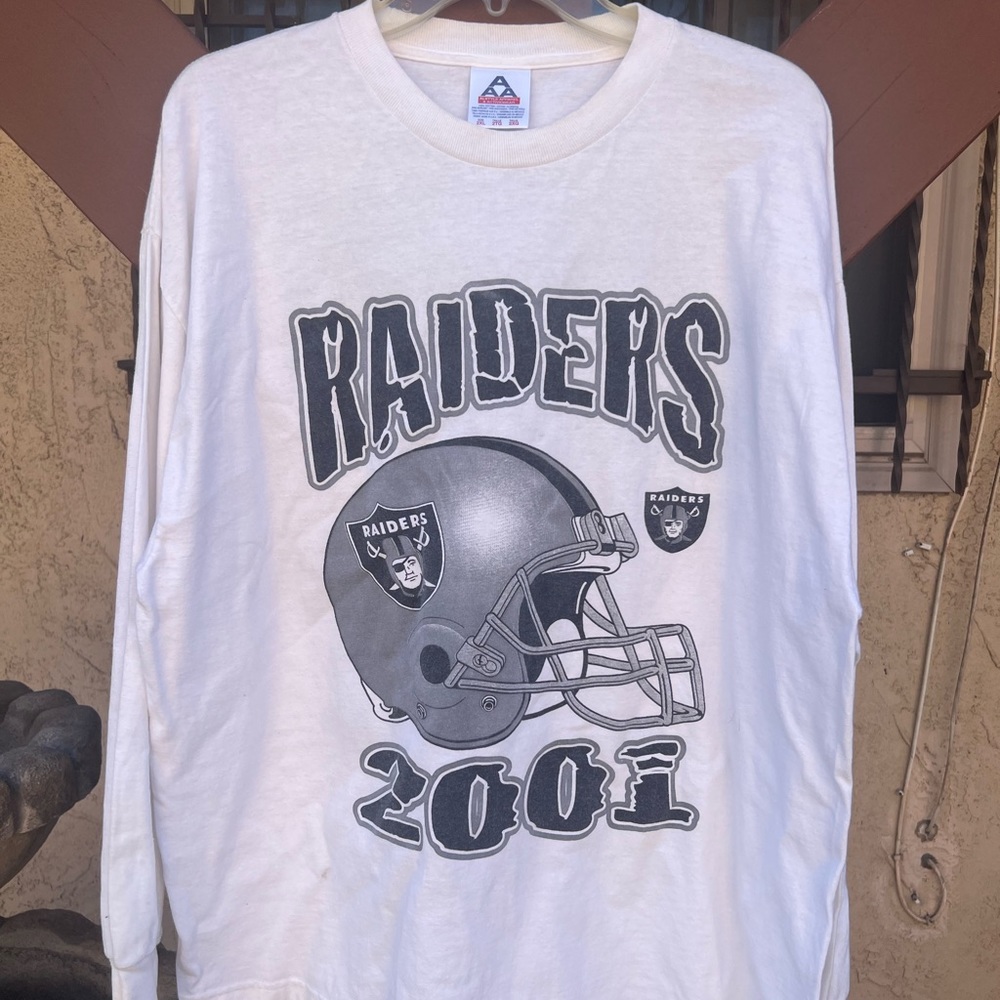 VINTAGE 2001 RAIDERS LONG SLEEVE SHIRT